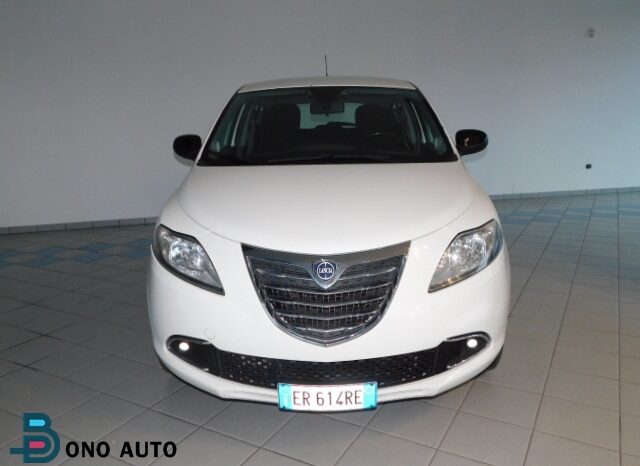 Lancia Ypsilon 0.9 TwinAir 85 CV 5 porte Metano completo