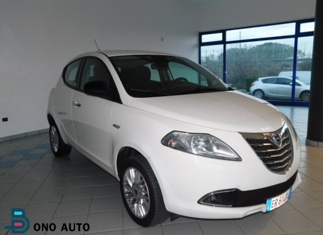 Lancia Ypsilon 0.9 TwinAir 85 CV 5 porte Metano completo