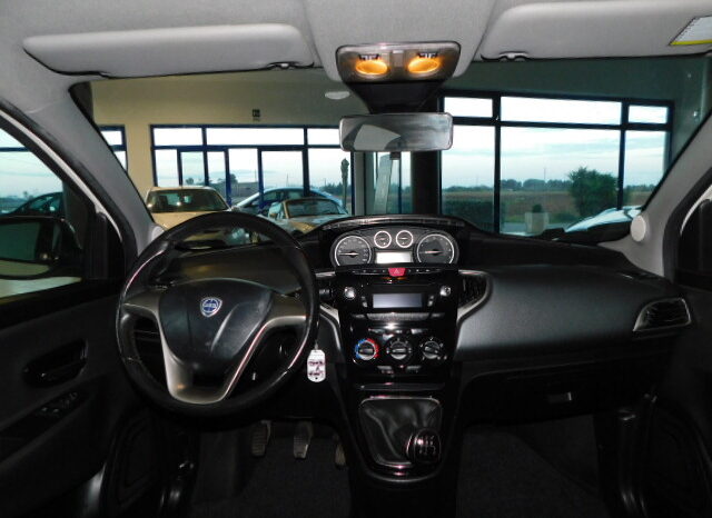 Lancia Ypsilon 0.9 TwinAir 85 CV 5 porte Metano completo