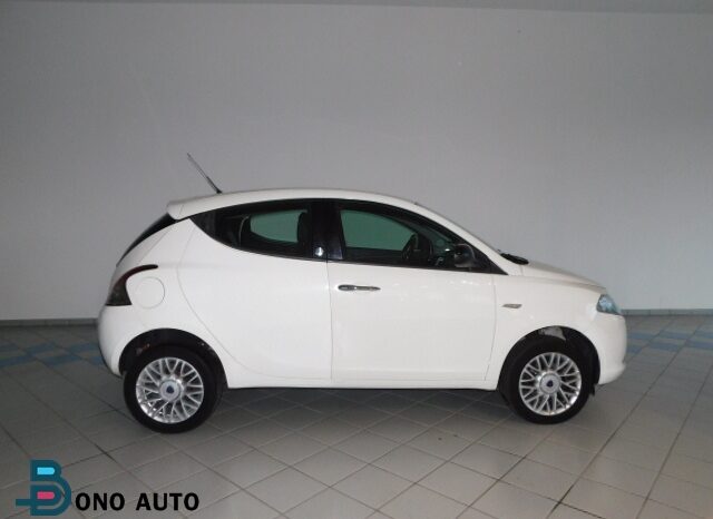 Lancia Ypsilon 0.9 TwinAir 85 CV 5 porte Metano completo